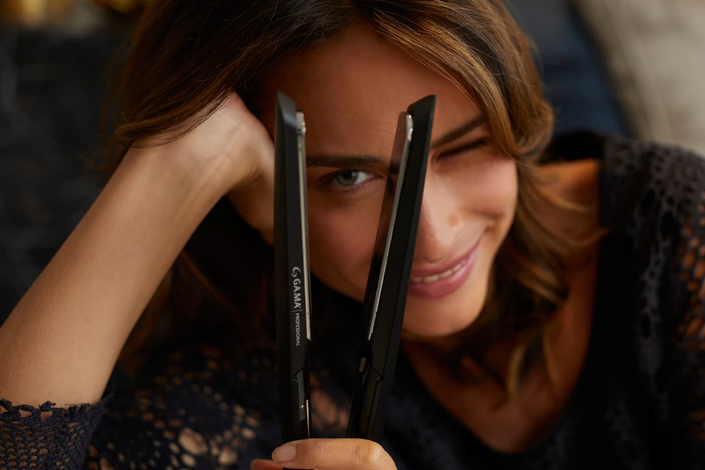 Come ridurre il crespo e ottenere Capelli Lisci e Morbidi con le Piastre in Ceramica o Titanio