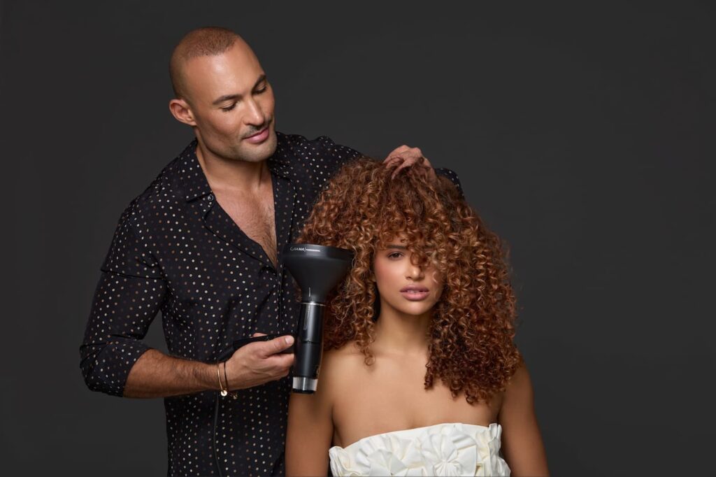 Salone di Bellezza con Modella e Romeu Felipe