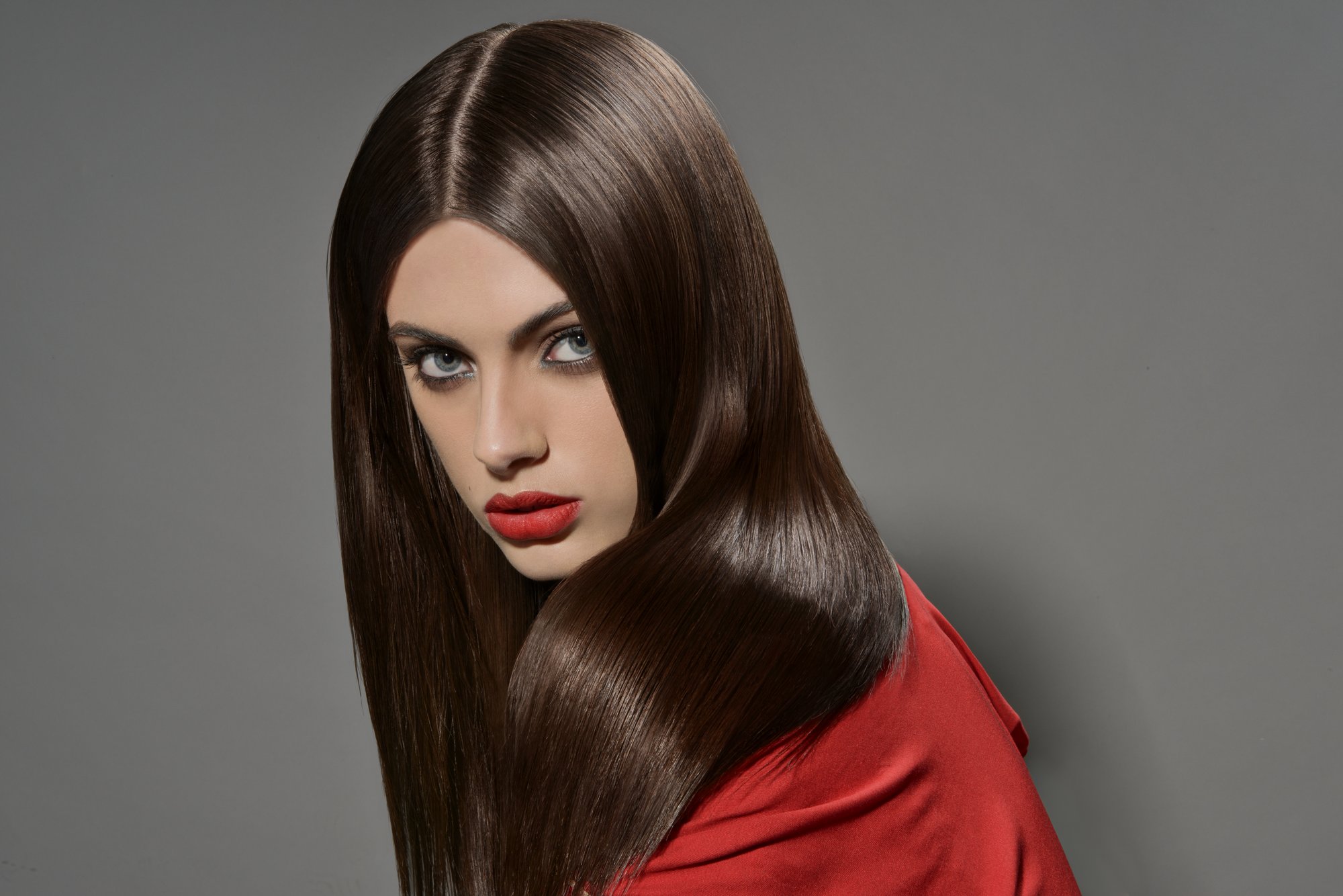 modella capelli lisci